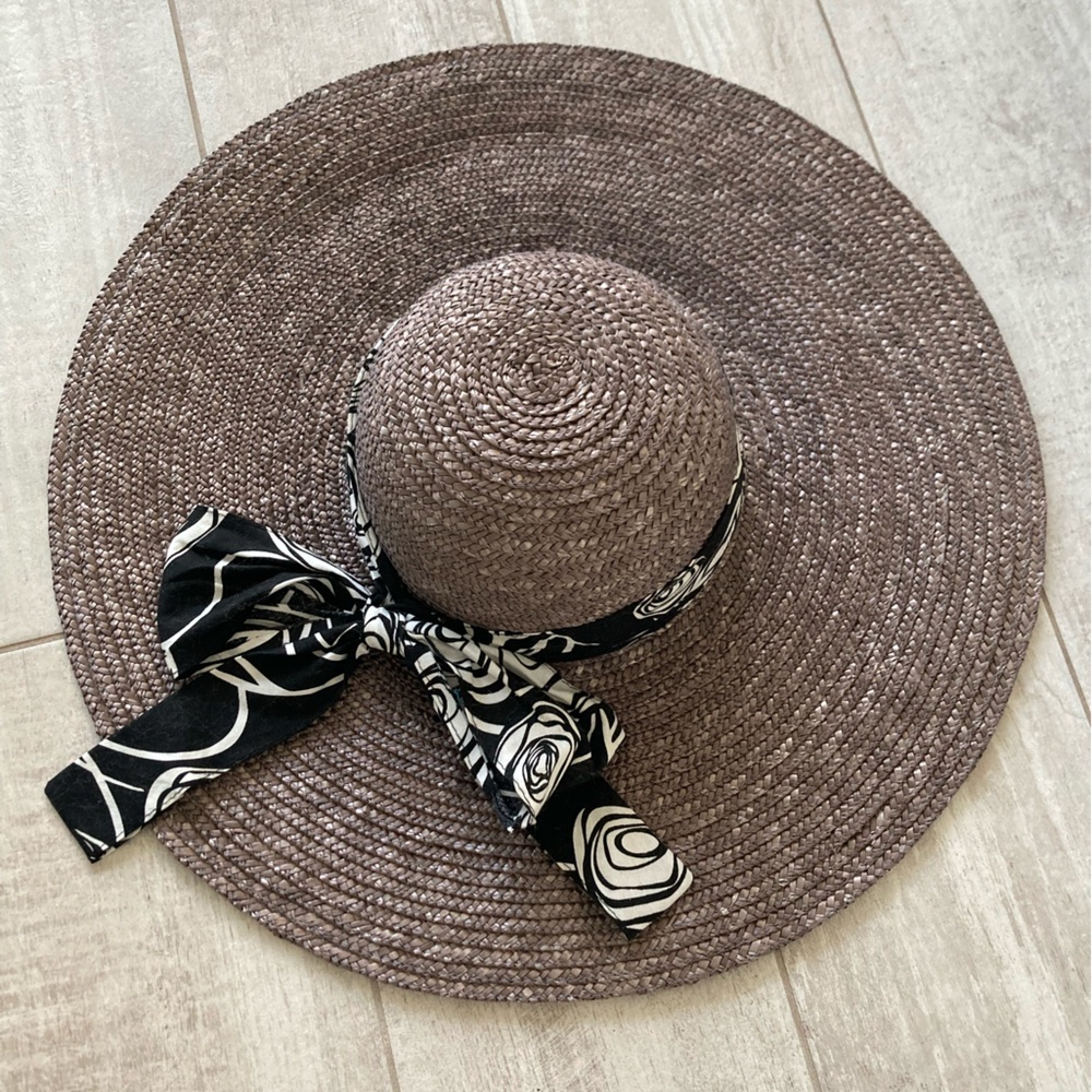 Elegant Brown Sun Hat with Black and White Ribbon
